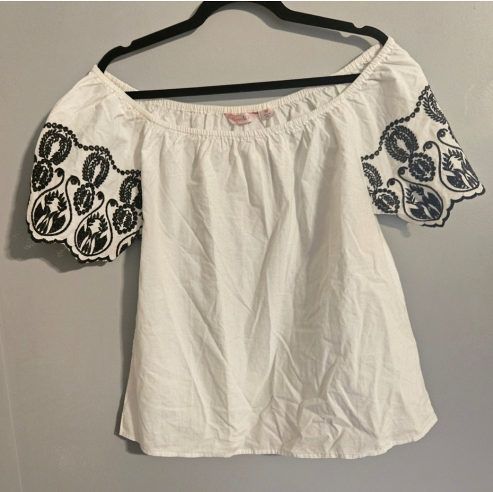Medium River & Rose White Blouse with Black Embroidery Boho Bohemian Texture